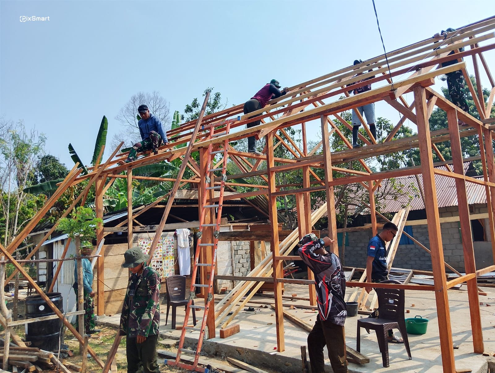 Upaya Satgas TMMD ke-130 Wujudkan Hunian Layak di Desa Soe